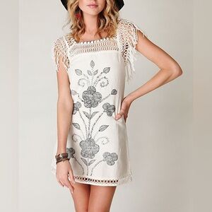 Free People Mexican Embroidered Shift Dress - Size 0 - White/Black - EUC‎